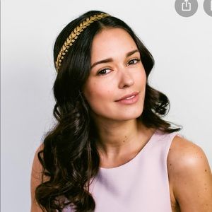 Ellen Hunter Daphne wreath in gold